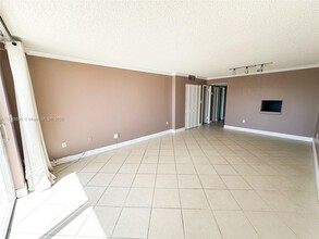 13155 Ixora Ct in North Miami, FL - Building Photo - Building Photo