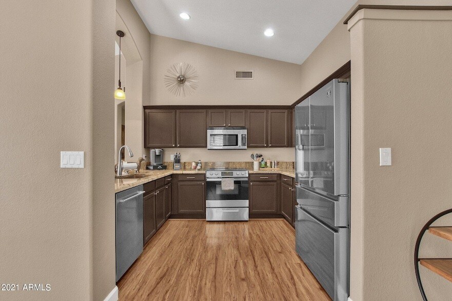 1138 E Amberwood Dr in Phoenix, AZ - Building Photo