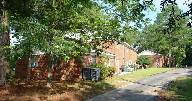 Barrington Circle in Fayetteville, NC - Building Photo - Building Photo