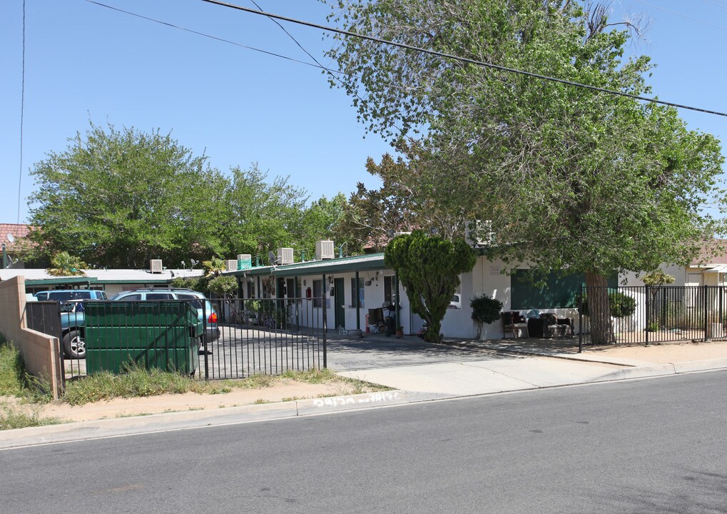 38130 11th St E in Palmdale, CA - Building Photo