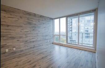 13688 100 Av in Surrey, BC - Building Photo - Building Photo