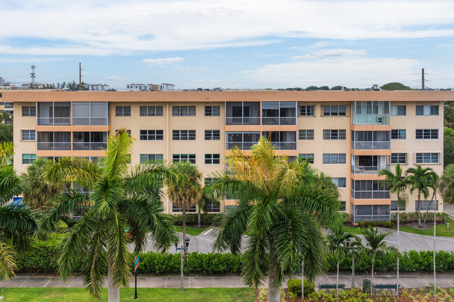 Boca Palms Condominiums in Boca Raton, FL - Foto de edificio - Building Photo