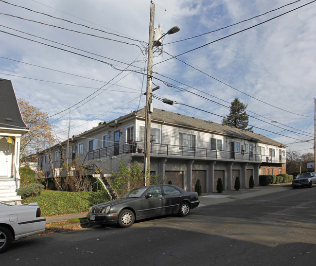 Coventry Court in Portland, OR - Building Photo - Building Photo