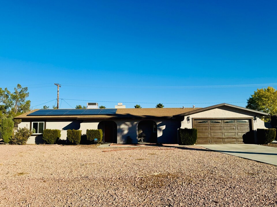 14075 Crow Rd in Apple Valley, CA - Building Photo