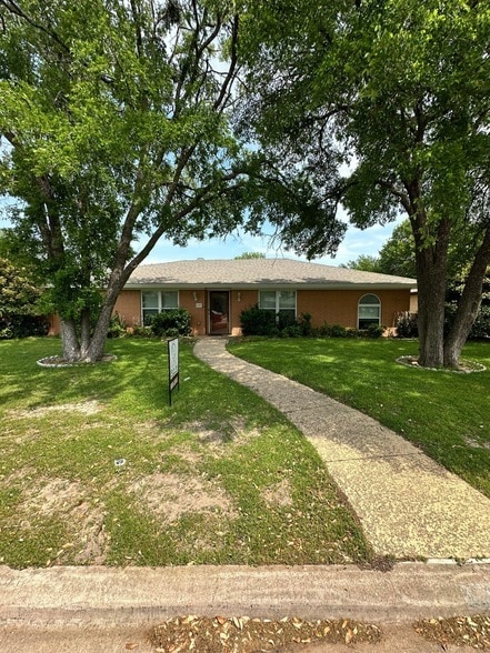 property at 502 Spring Willow Dr