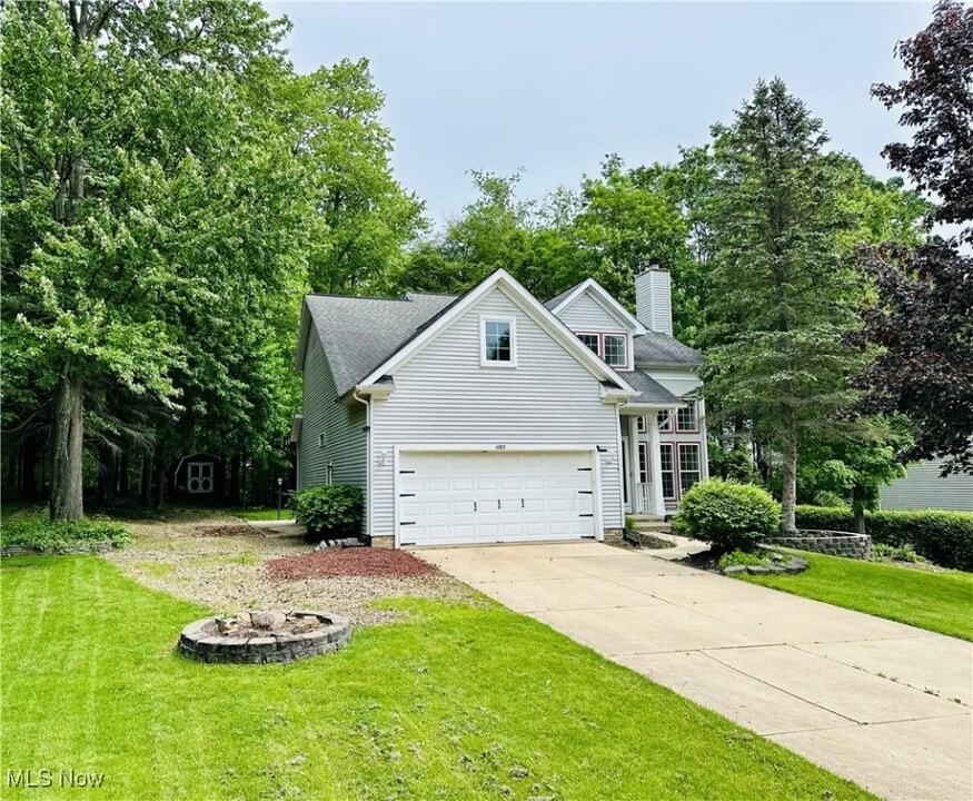 403 Downing Dr in Chardon, OH - Building Photo