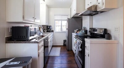 3735 San Remo Dr in Santa Barbara, CA - Foto de edificio - Building Photo