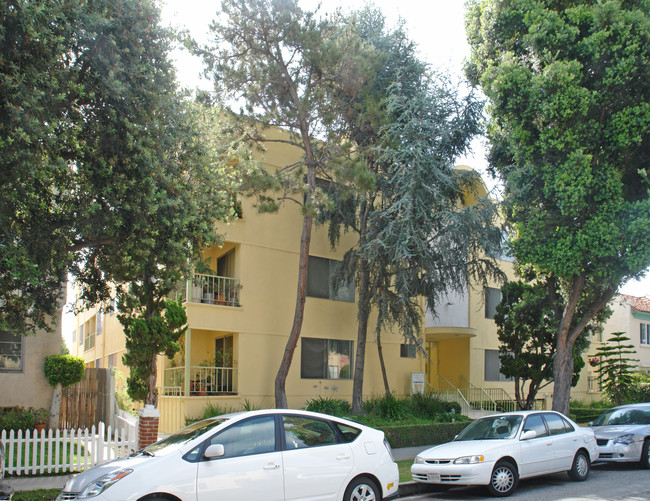 124 N Clark Dr in Beverly Hills, CA - Foto de edificio - Building Photo