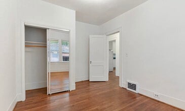 466 Burlington Rd NE, Unit A in Atlanta, GA - Building Photo - Building Photo