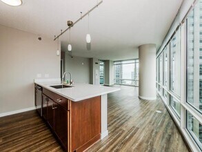 355e E Ohio St in Chicago, IL - Building Photo - Building Photo