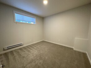 20732-20724 24 Ave NW in Edmonton, AB - Building Photo - Building Photo