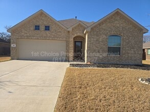 213 Post Oak St in Azle, TX - Foto de edificio - Building Photo