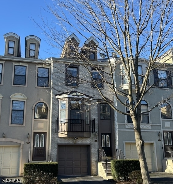 property at 450 Hartford Dr