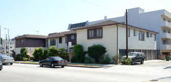 402 S Robertson Blvd Apartments