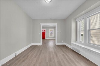 9720 Denison Ave in Cleveland, OH - Foto de edificio - Building Photo