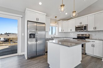 168 Stonelake Dr SE in Rochester, MN - Foto de edificio - Building Photo