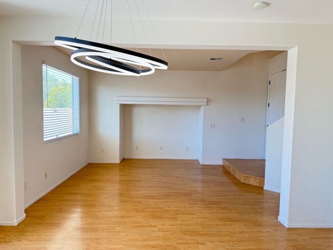 10007 Capistrello Ave in Las Vegas, NV - Building Photo - Building Photo