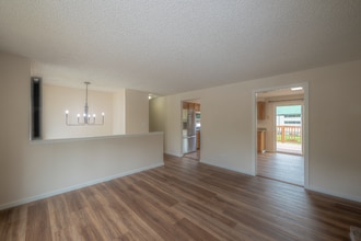 10717 NE 145th Pl in Bothell, WA - Building Photo - Building Photo