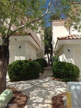 7636 Rolling View Dr in Las Vegas, NV - Building Photo - Building Photo