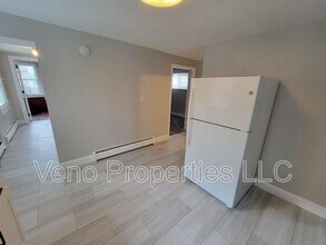 1813 3rd Ave in Watervliet, NY - Building Photo - Building Photo