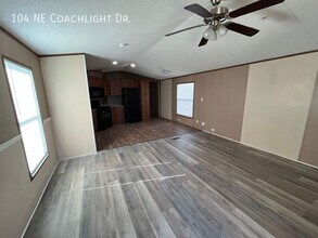 104 Coachlight Dr in Topeka, KS - Building Photo - Building Photo