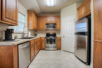 824 Cherry Hills Dr in Huntsville, TX - Building Photo - Building Photo