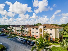 Lakewood at Emerald Hills in Hollywood, FL - Building Photo