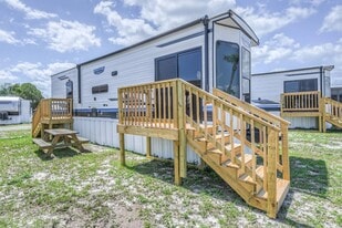 1200 US Hwy 27 N in Sebring, FL - Building Photo