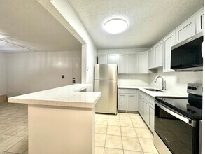 7215 179th NW St, Unit 206 in Hialeah, FL - Building Photo - Building Photo