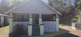 301 E Bay St in Palatka, FL - Building Photo