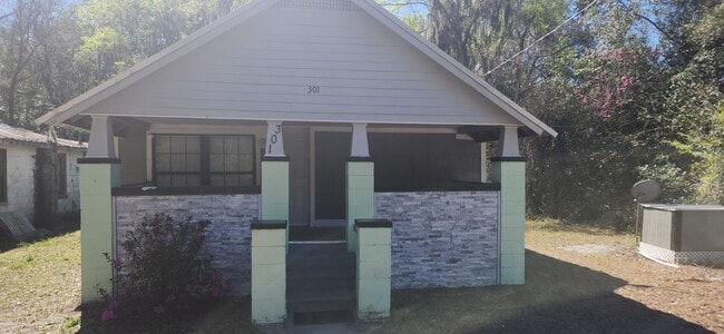 property at 301 E Bay St