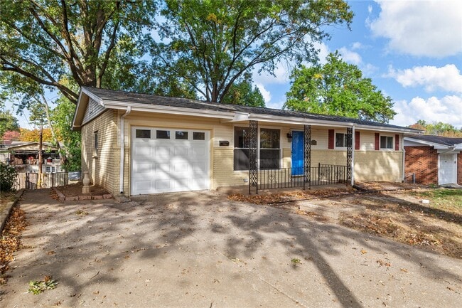 2437 Pinehurst Dr in Overland, MO - Building Photo - Building Photo