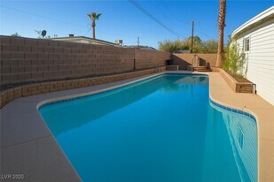 349 Upland Blvd in Las Vegas, NV - Building Photo