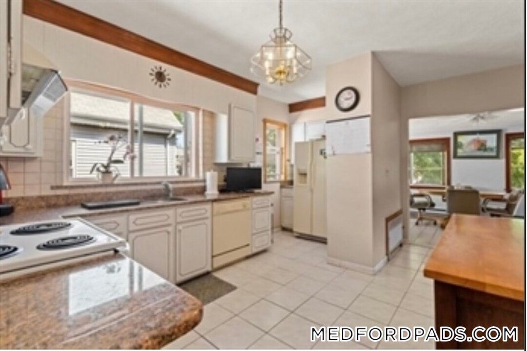 40 George St in Medford, MA - Building Photo