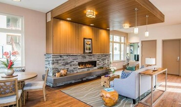 Bellevue Crossing Apartments in Bend, OR - Building Photo - Interior Photo