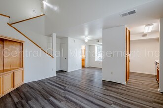 8506 Laborough Dr in Bakersfield, CA - Foto de edificio - Building Photo