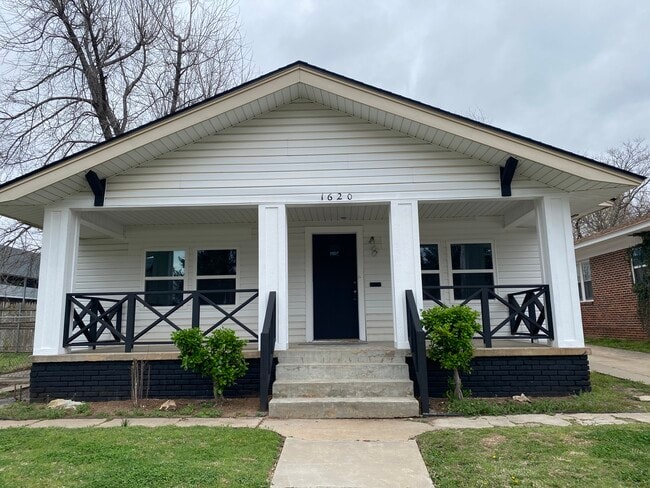 property at 1620 N Marion Ave