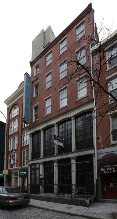 126 Chestnut St in Philadelphia, PA - Building Photo