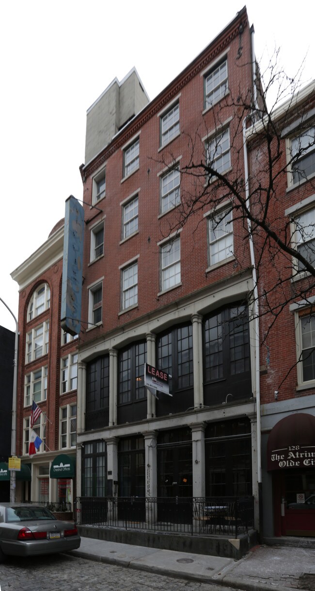 126 Chestnut St