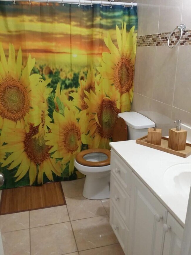 18356 NW 68th Ave-Unit -D in Hialeah, FL - Building Photo - Building Photo