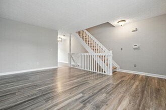 932 Philadelphia Dr in Westerville, OH - Building Photo - Building Photo