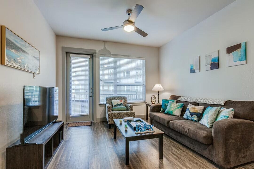 120 W CityLine Dr-Unit -ID1035233P in Dallas, TX - Building Photo
