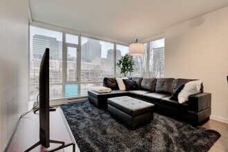 161 W Georgia St in Vancouver, BC - Building Photo - Building Photo