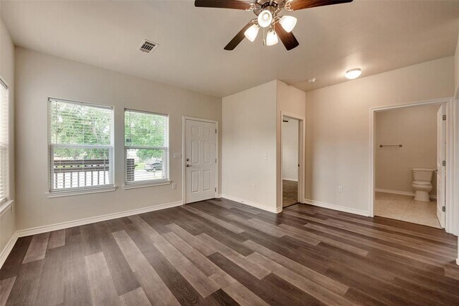 203 Glade Bridge Ln in Dickinson, TX - Building Photo - Building Photo