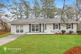 7018 Green Valley Ln in Riverdale, GA - Building Photo