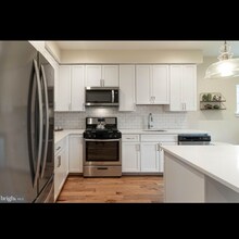 7038 Pipers Glen Wy in Philadelphia, PA - Building Photo - Building Photo