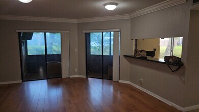 9121 W Sunrise Blvd in Plantation, FL - Foto de edificio - Building Photo