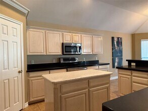 7702 Fox Chase Dr in Arlington, TX - Building Photo - Building Photo
