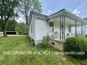 7649 Keaton Dr in Hollins, VA - Foto de edificio - Building Photo