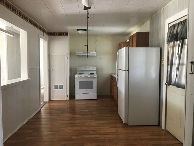 1414 Woodward St in Damon, TX - Building Photo - Building Photo